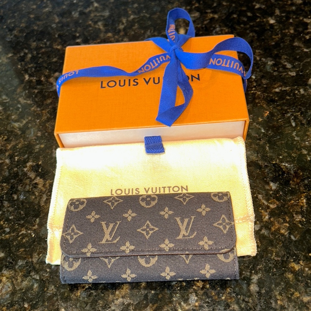 SOLD🛑Louis Vuitton Mini Lin Key Holder